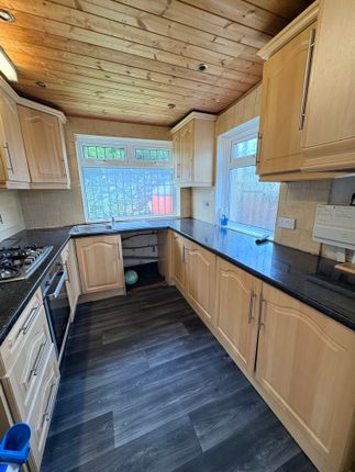 209, Pasture Lane, Bradford photo 5
