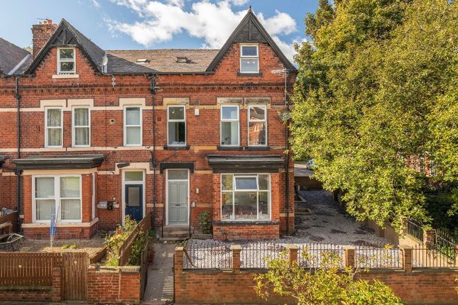 Terraced house to rent in Blenheim Square, Leeds