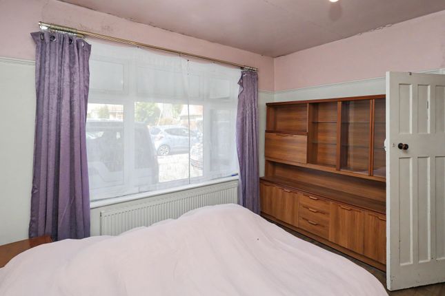 10, Loughton photo 5