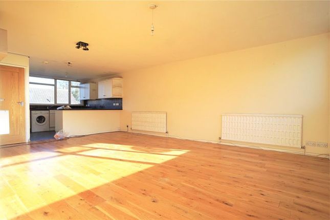7, Vicarage Drive, Gravesend photo 4