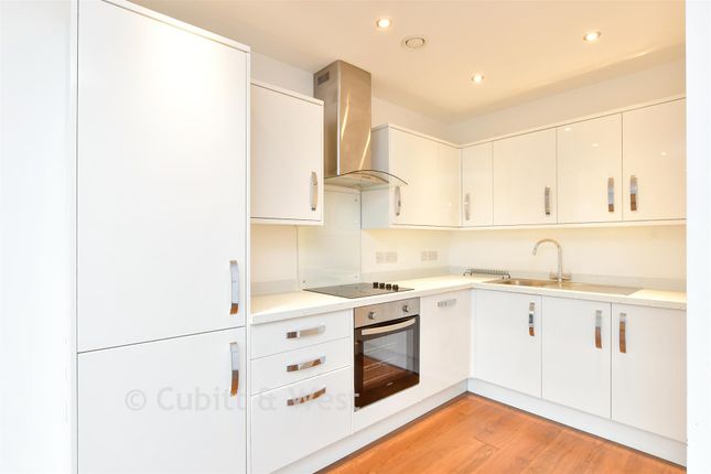 1-bed flat on Causeway Place, The Causeway, Worthing, £190,000
