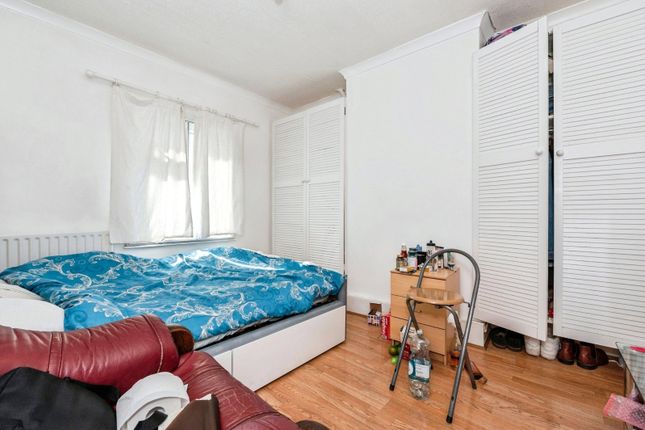 1, Huntley Avenue, Gravesend photo 4