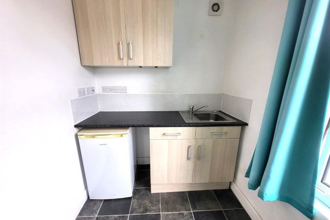 Flat 3, 33 Victoria Road, Wolverhampton photo 5