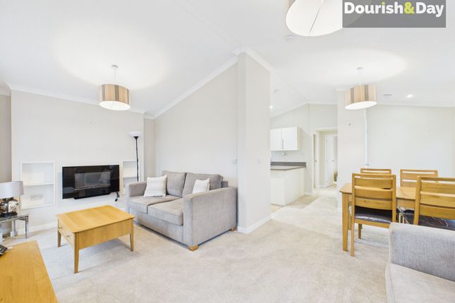 8 Lodgefield Park, Stafford photo 2