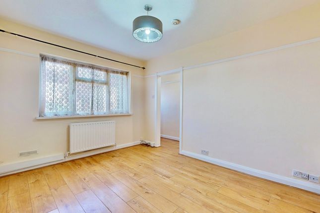 Flat to rent in The Crescent, Hayes