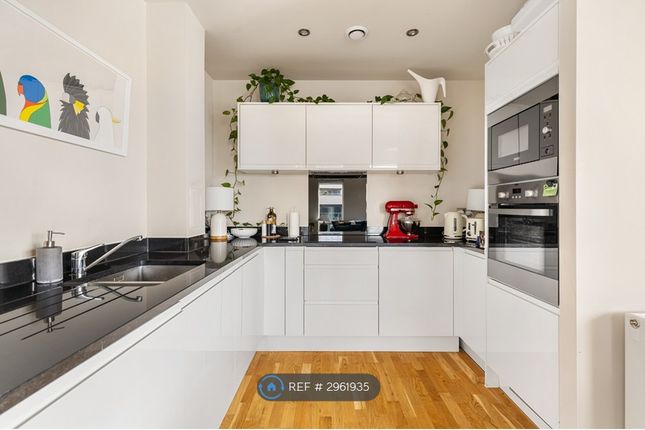 Flat, Wimhurst Court Upper North St, London photo 5