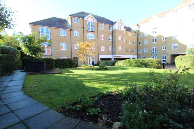 Flat for sale in King Georges Close, Rayleigh