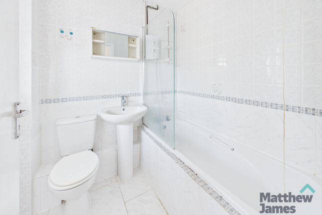 9 Rugosa Close, Colchester photo 4