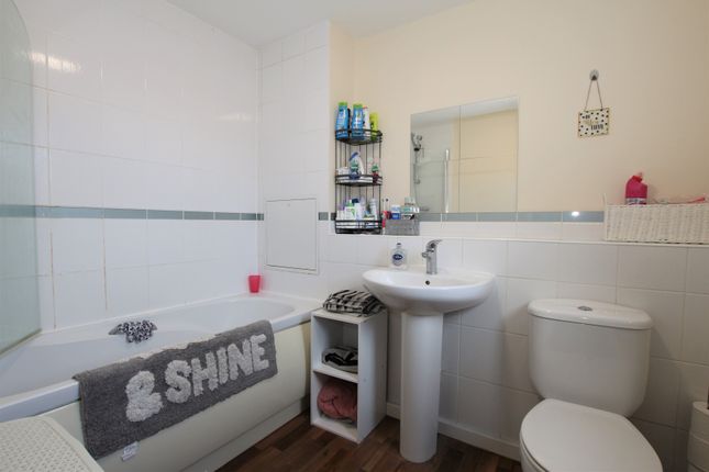 Flat for sale in Muirfield Close, Lincoln