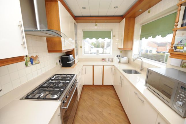 9, Silver Birch Grove, Bradford photo 3