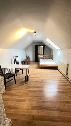 Room to rent in Kingston Hill, Kingston Upon Thames