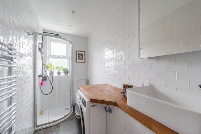 Flat for sale in Temple Road, Cricklewood, London