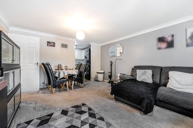 Flat 8 Skelton Court,, Connaught Road, Reading photo 4