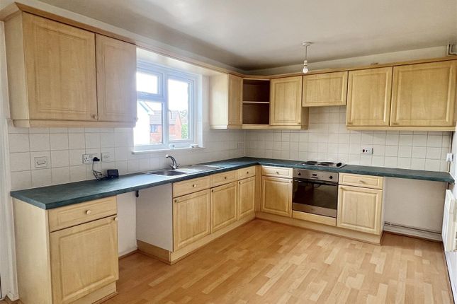 3, Helena Court, St. Austell photo 3