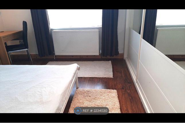 Thumbnail Room to rent in Wadeville Avenue, Romford