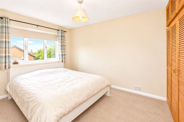 Tychbourne Drive, Guildford photo 4