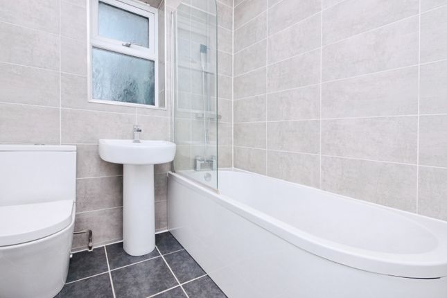 16, St. James Close, York photo 4