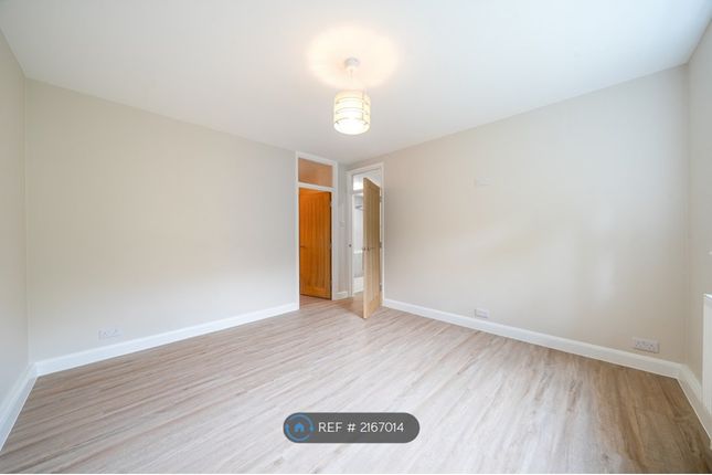 Flat, Greyfriars Wells Park Road, London photo 3