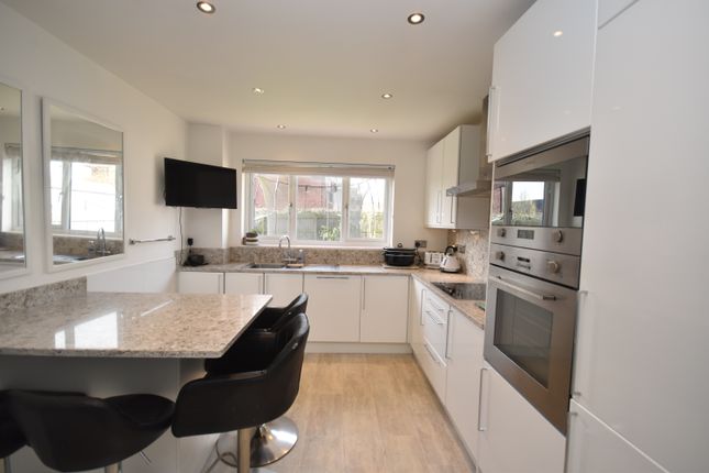 27, Oak Tree Rise, Malpas photo 4