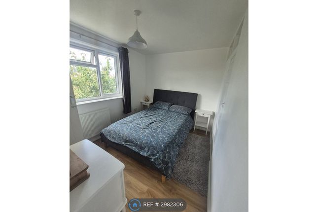 Churchill Avenue, Aylesbury photo 5