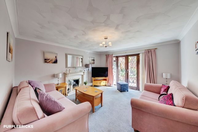 6, Beaton Close, Greenhithe photo 2