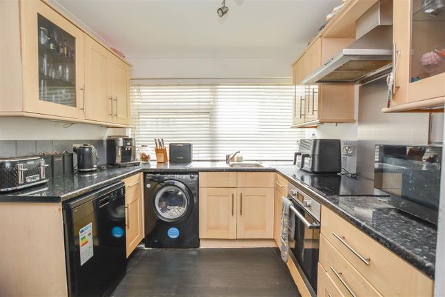 3 Hamlet Court, Leonard Way, Brentwood photo 3