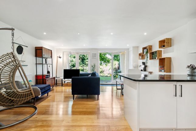 Thumbnail Flat to rent in Upper Richmond Road, Putney Hill