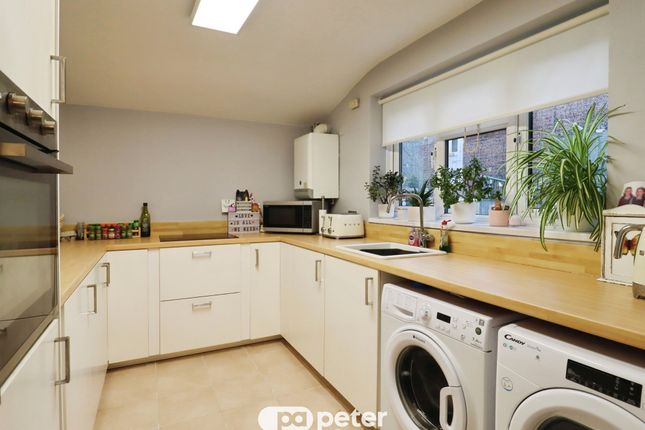 52, Glyn Rhosyn, Cardiff photo 2