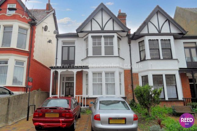 Flat to rent in Cobham Road, Westcliff SS0
