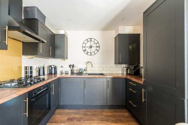 Flat 4, Swift House, 21 Coral Close, Shoreham-By-Sea photo 3