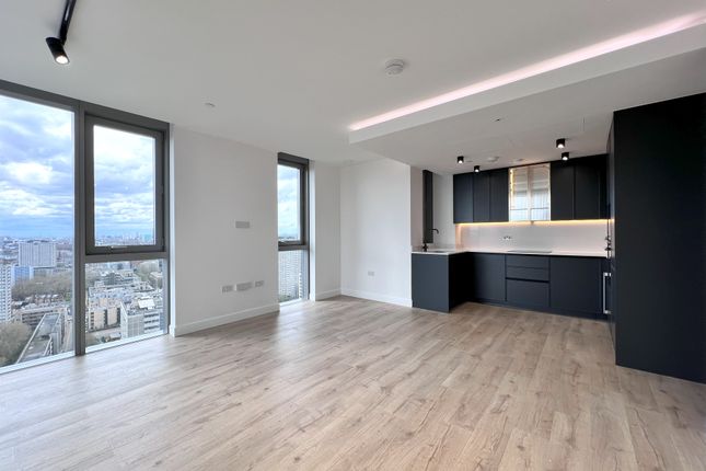 Flat to rent in Valencia Tower, Bollinder Place, London