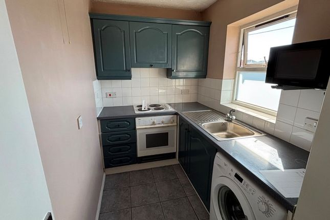 Flat 26, The Ashleighs, Canvey Island photo 4