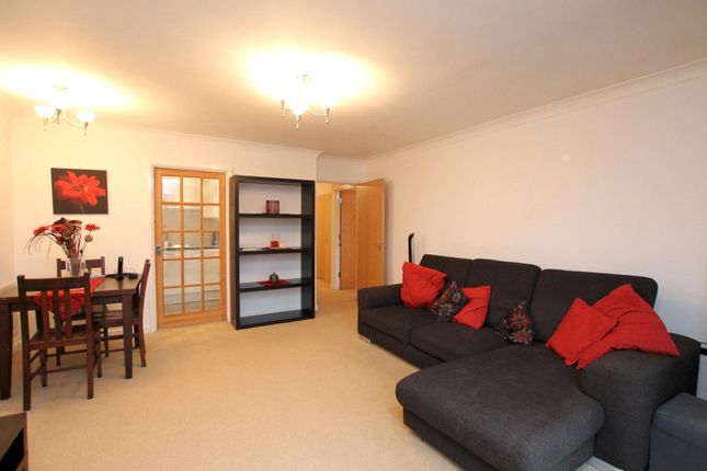 22, Kings Court, Walton-On-Thames photo 4