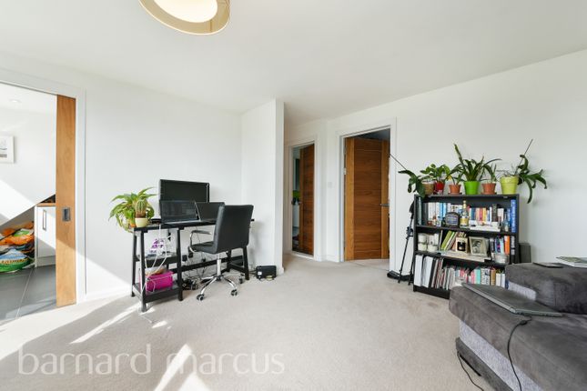 Thumbnail Flat to rent in Wellesley Road, London