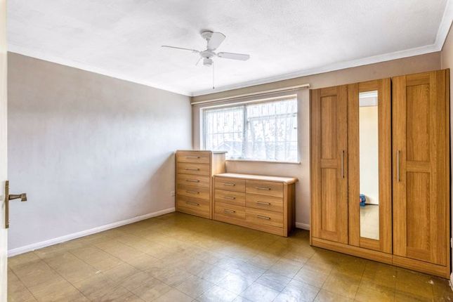 Flat for sale in Greenwood Close, Sidcup