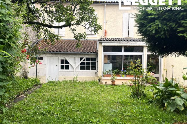 Thumbnail Villa for sale in Jarnac, Charente, Nouvelle-Aquitaine