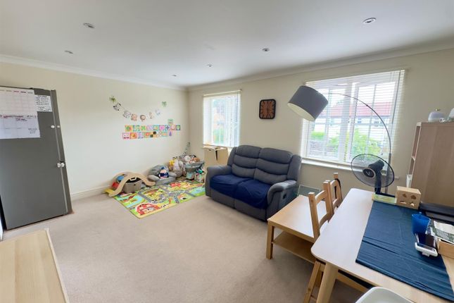 Apartment 4, Heron Place, Fleet photo 2