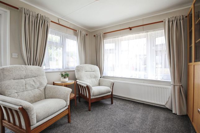 2 Bungalow Park, Holders Road, Salisbury photo 5