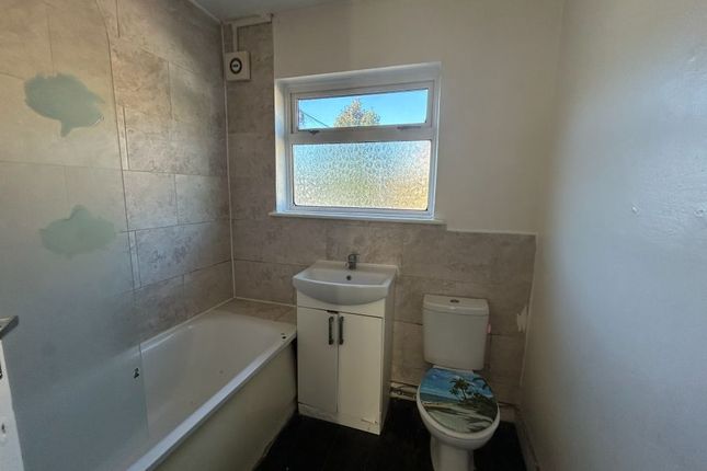 61, WOOLMER ROAD, EDMONTON photo 5