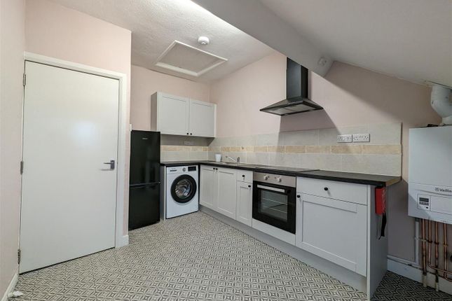 Flat to rent in Albemarle Crescent, Scarborough