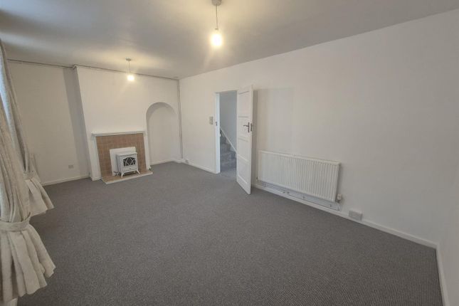 24, South Lodge Avenue, Mitcham photo 2