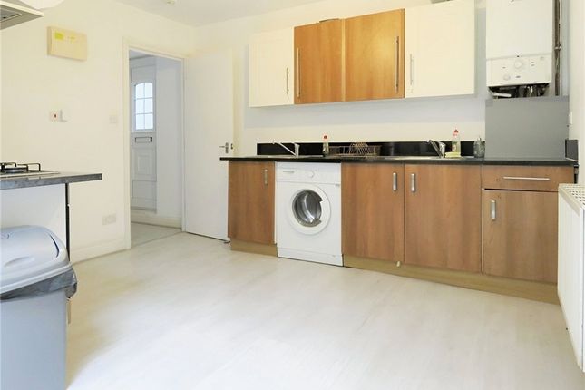 Room 3, 13, Cavendish Road, London photo 3