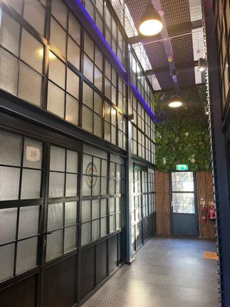 Small warehouse to Rent, Wendover Court, Ealing photo 5