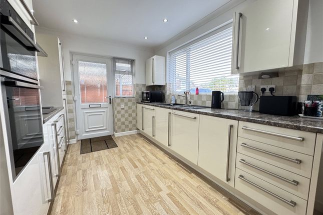 12a, Firmount Close, Lymington photo 2