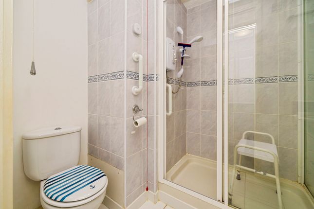 21, Redcroft, Wirral photo 4