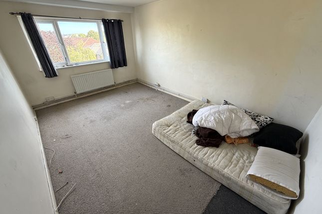 85, Byron Way, Northolt photo 4