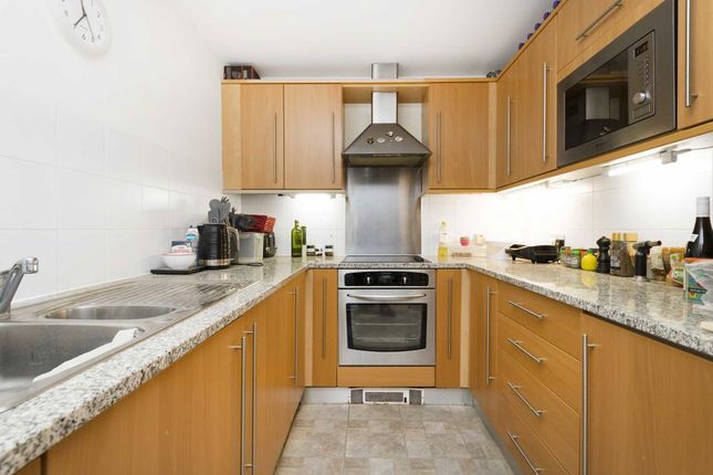 Flat 52, Albany Court, 18, Plumbers Row, London photo 4