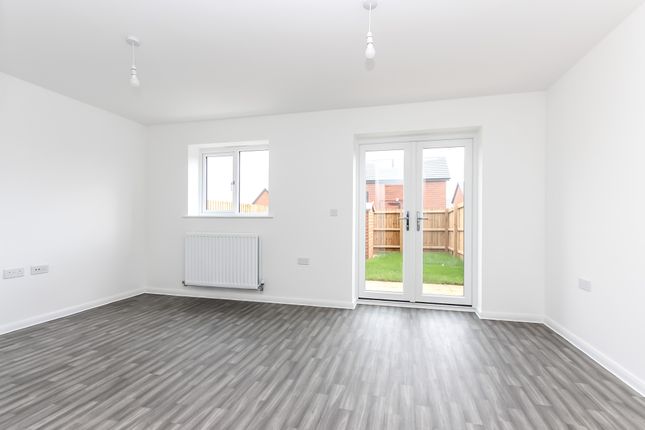56, Roundhouse Way, Wellingborough photo 2