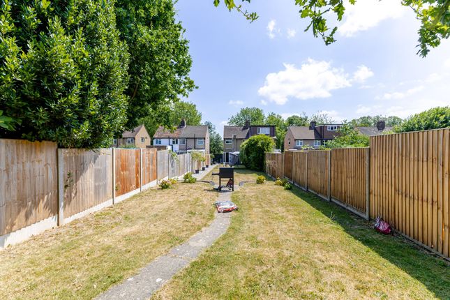 114 Denham Way, Rickmansworth photo 3