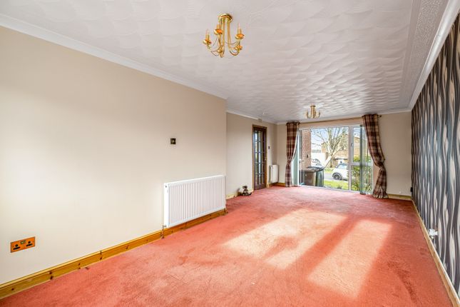 6, Threipmuir Place, Balerno, Edinburgh photo 3